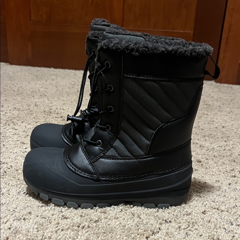 All in Motion Black Kids Snow Boots Size 3.
